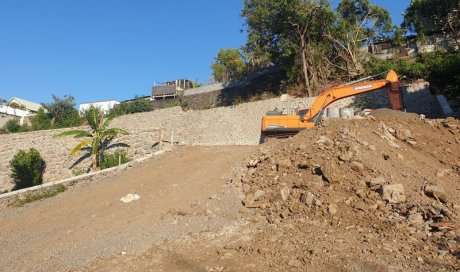 Réalisation mur de soutènement pour création de clôture à Saint-Pierre